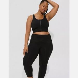 TORRID Womens Size 1 Black Comfort Waist Crop Premium Leggjngs